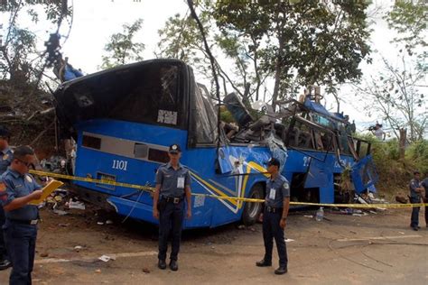 15 killed in Tanay bus crash .